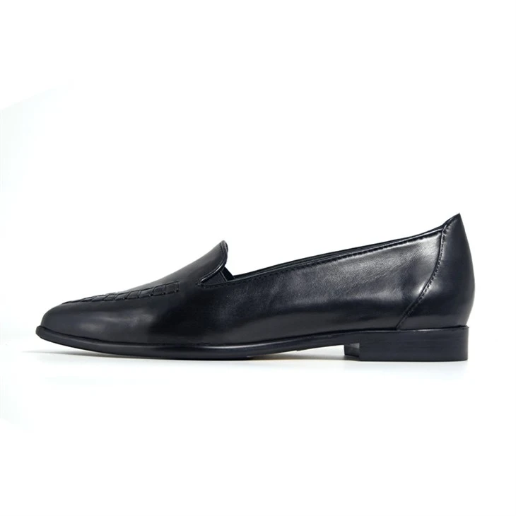 Elegant Pointed Black Leather Stitched Loafers