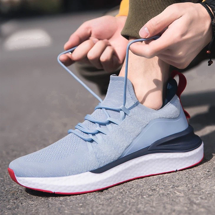 Lightweight Mesh Flying Weaving Running Shoes
